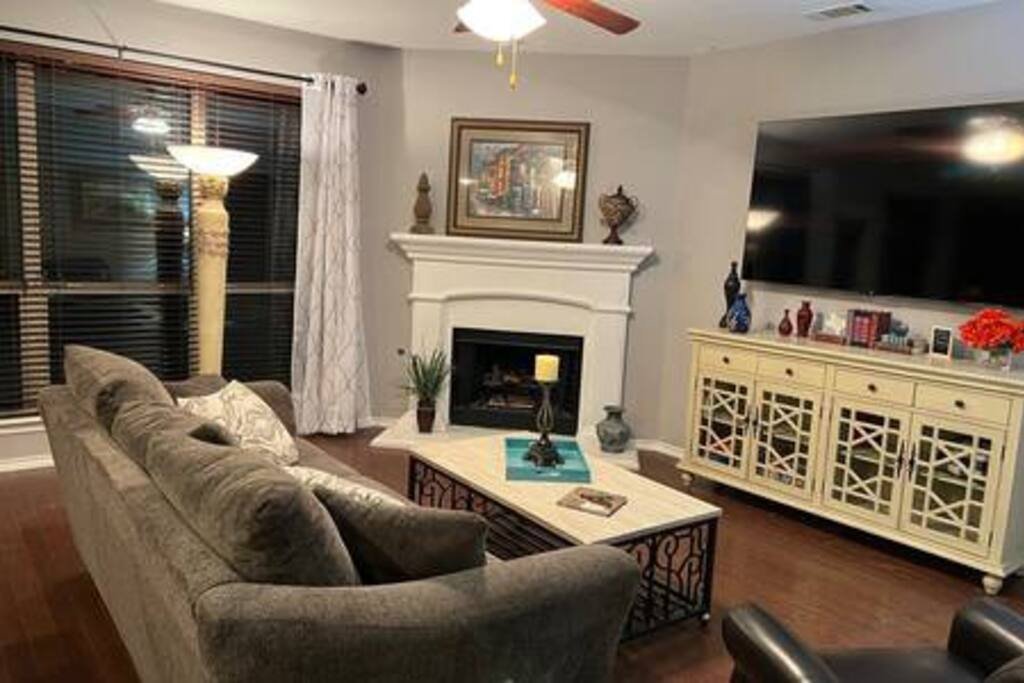 Home Theater, Game Room and Close to Everything! gallery image 3