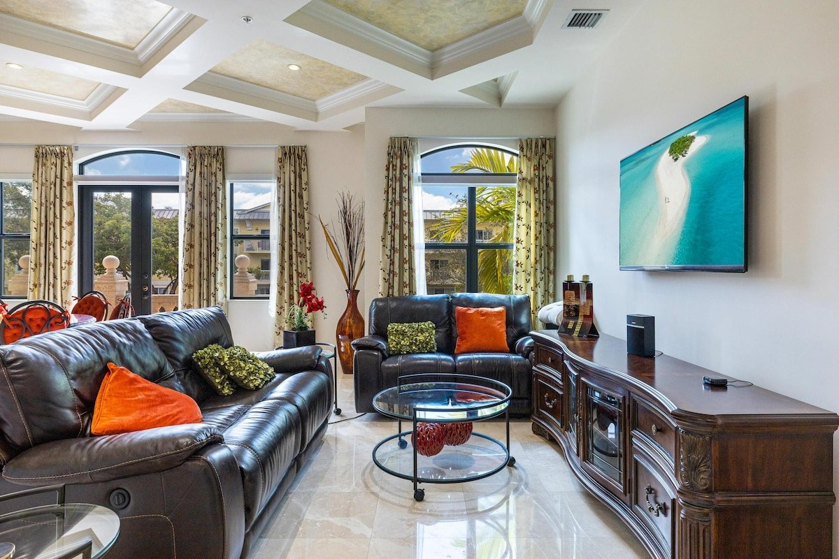 Las Olas Townhouse w. private Elevator 3Bed/3 Bath gallery image 3