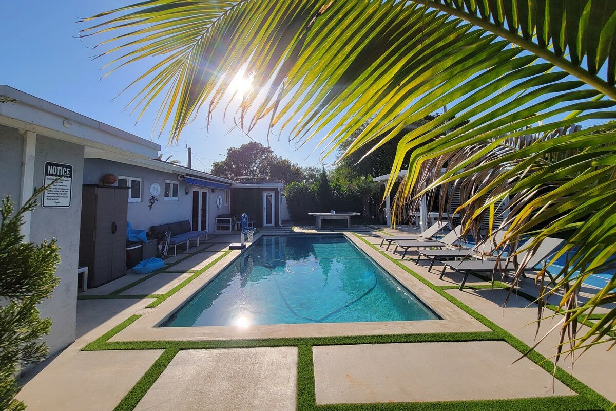 LUXURIOUS SUPER HOST HOLLYWOOD HOUSE, POOL HEATER gallery image 2