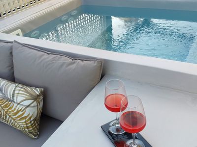 Heated plunge pool, top floor Syntagma apartment