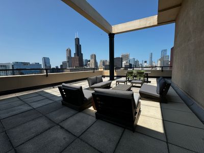 Dtown Penthouse 3bd VIEWS+Parking +Gym+Pool