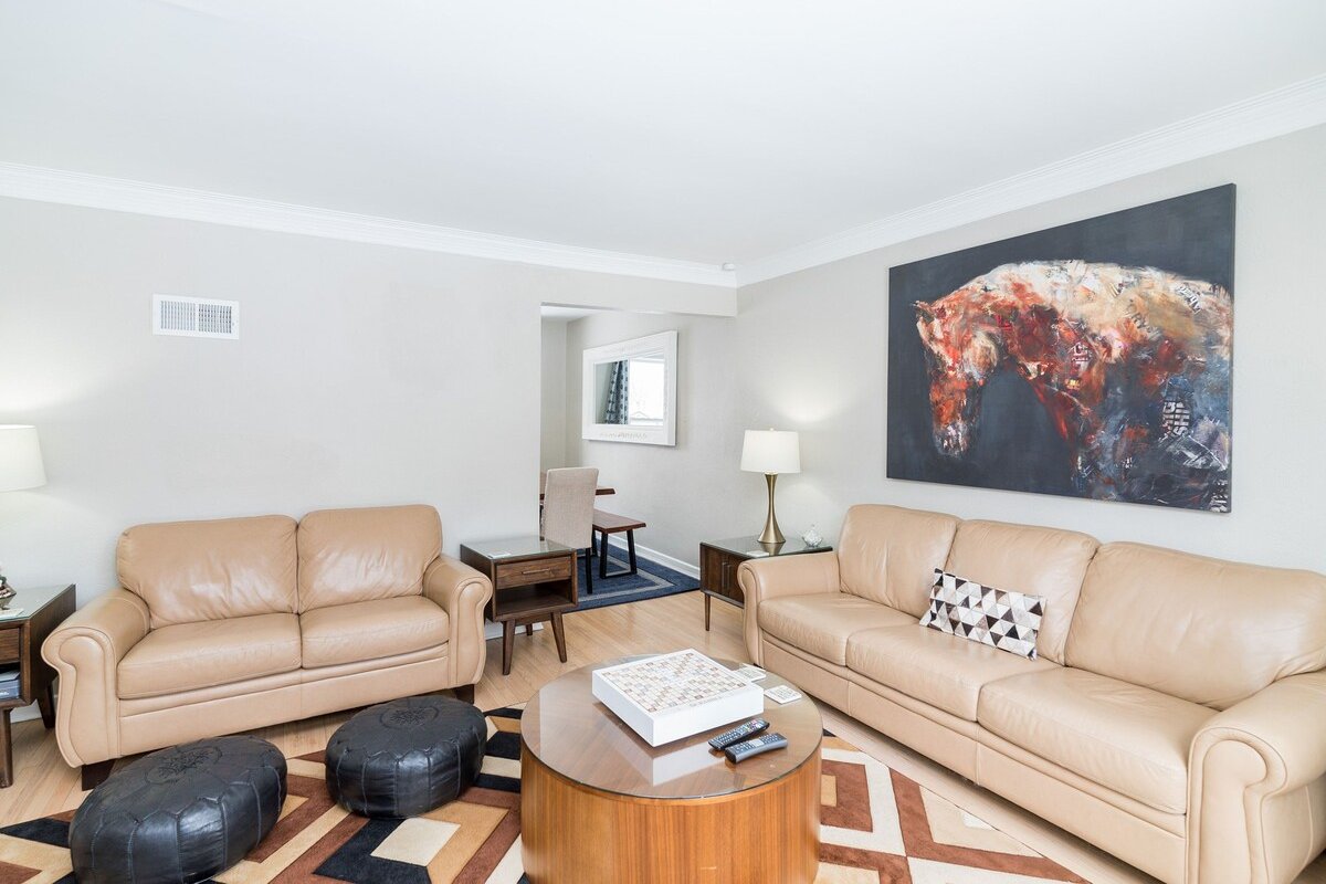 Academy/Wellington, 5 beds, 4 Big TV’s, parking gallery image 4