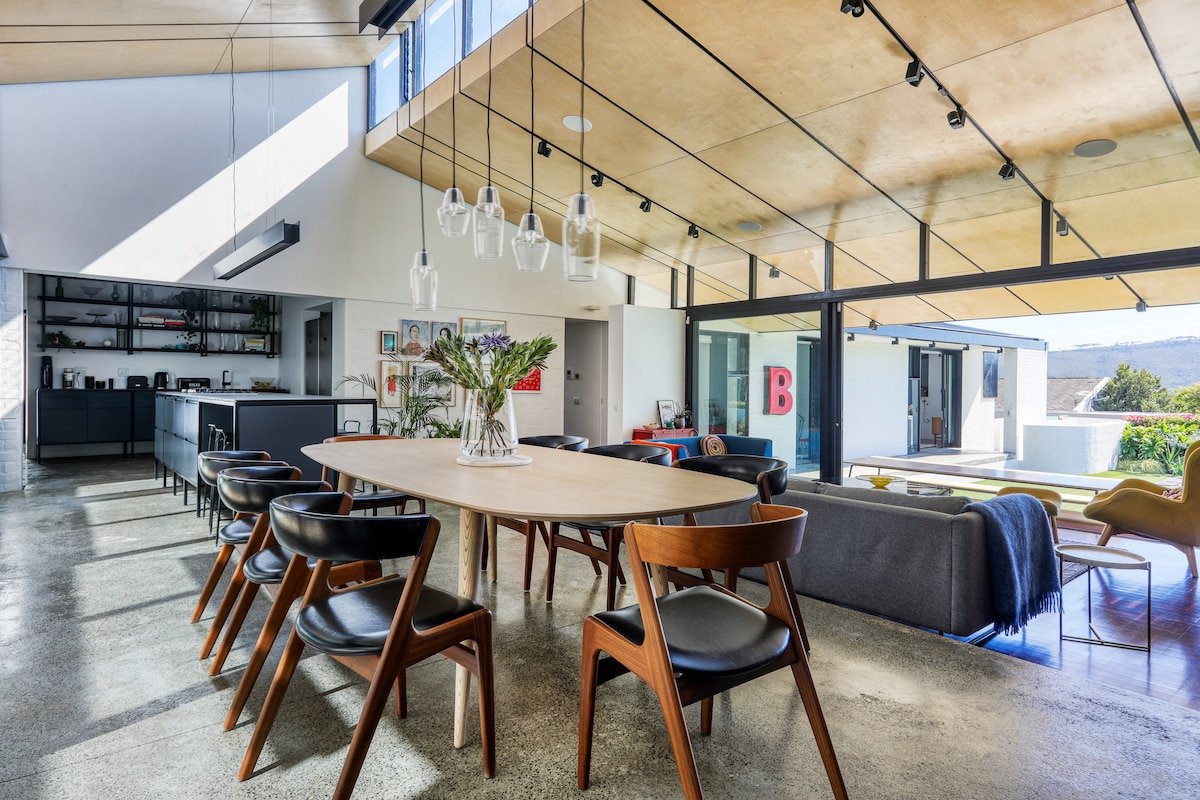 Contemporary 4-bed Family Home on Table Mountain gallery image 5