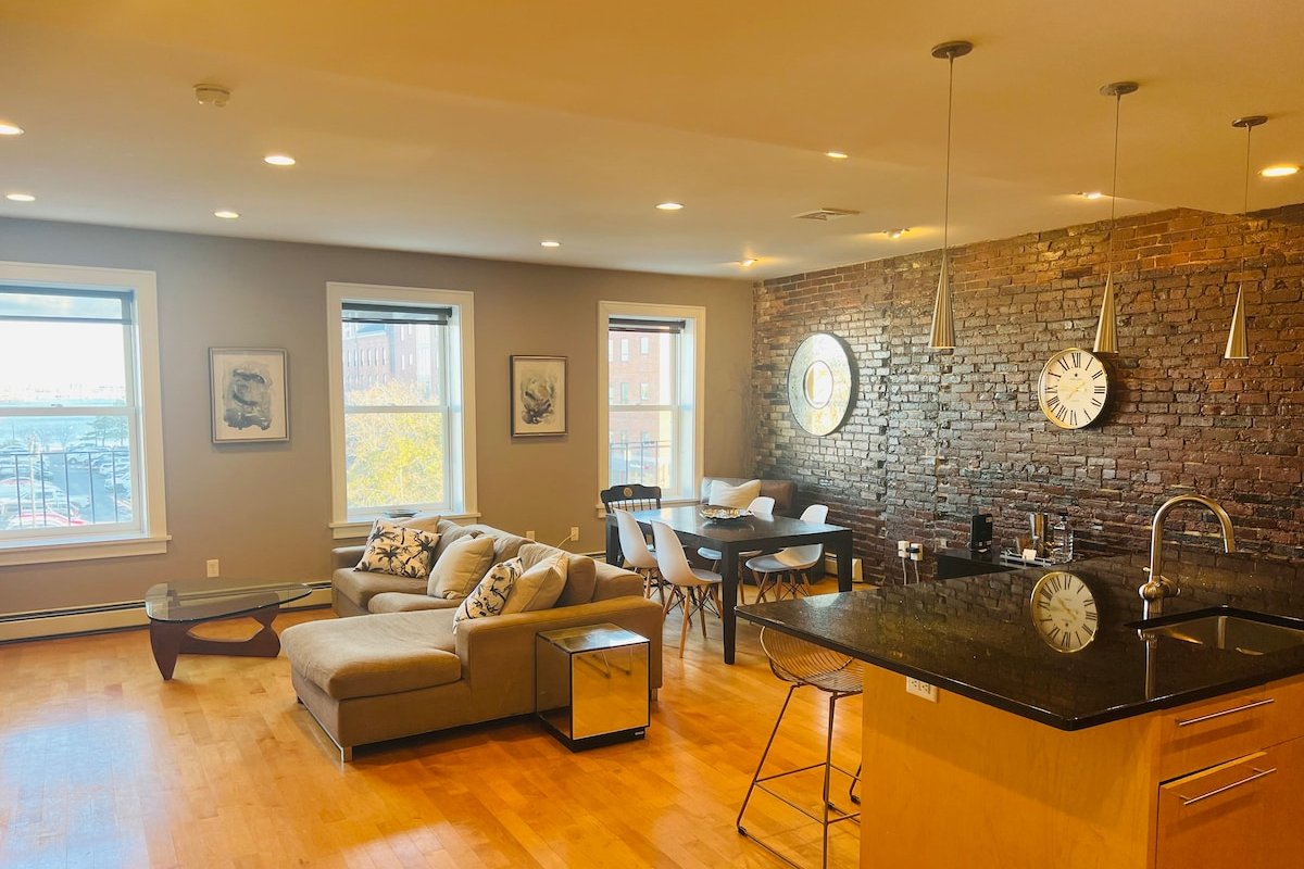 Boston Harbor View!Free Parking!North End 3 bed gallery image 3