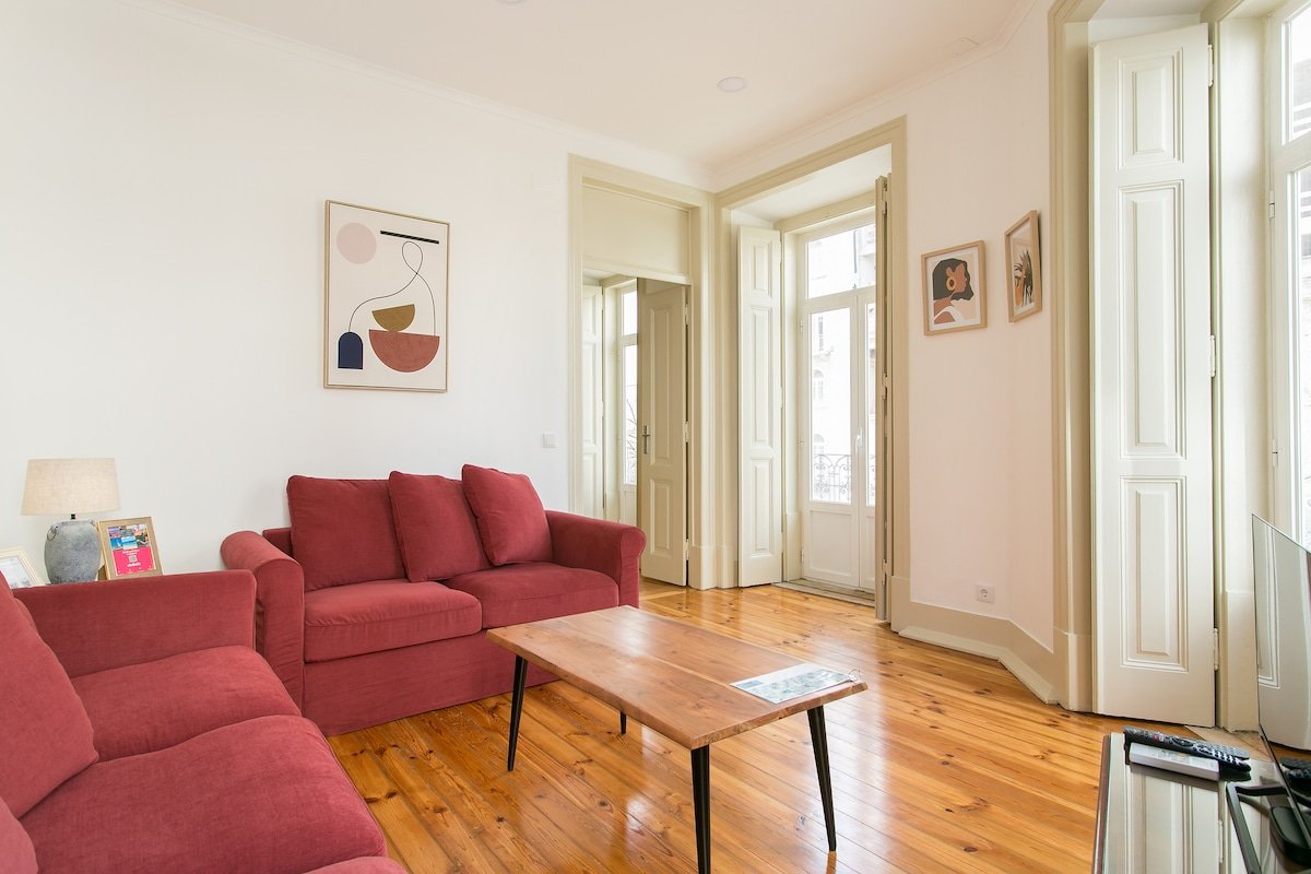NEW! Lisbon Comfy Apartment V gallery image 2