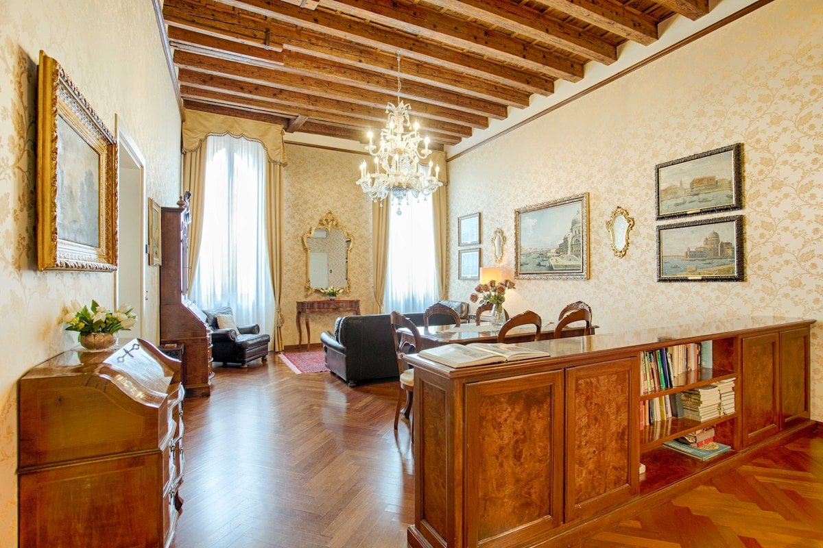 Historic 14th century Luxury Apartment gallery image 2