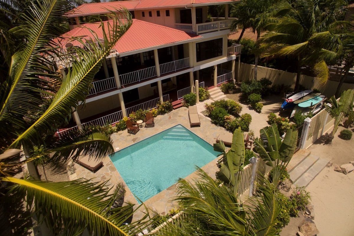 Large 5+ Bedroom Oceanfront w/ Pier and Pool gallery image 2