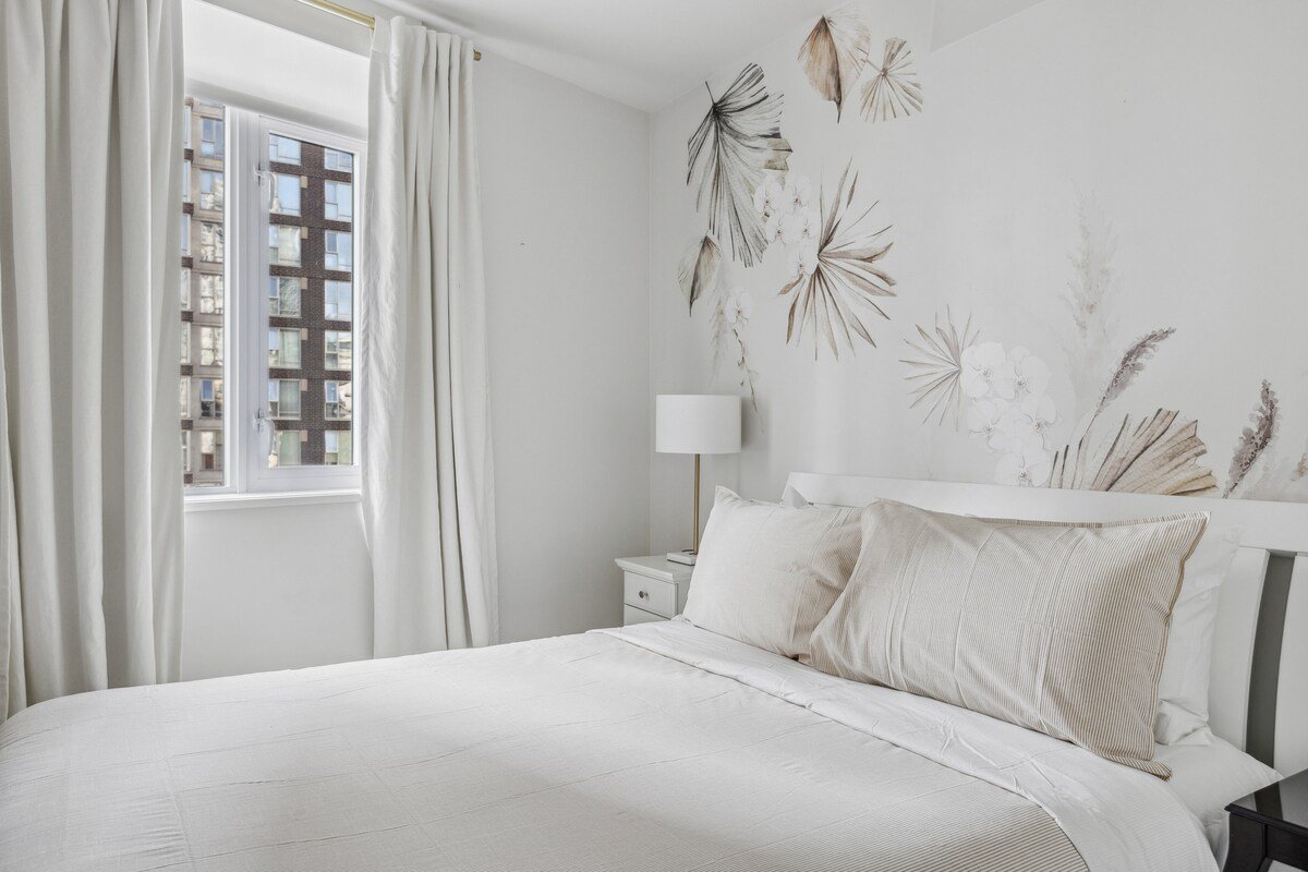 5 min seawall/AC/Yaletown/City View/Sleeps4people! gallery image 4