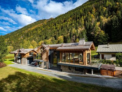 Chalet + 10m pool, daily housekeeping & pastries