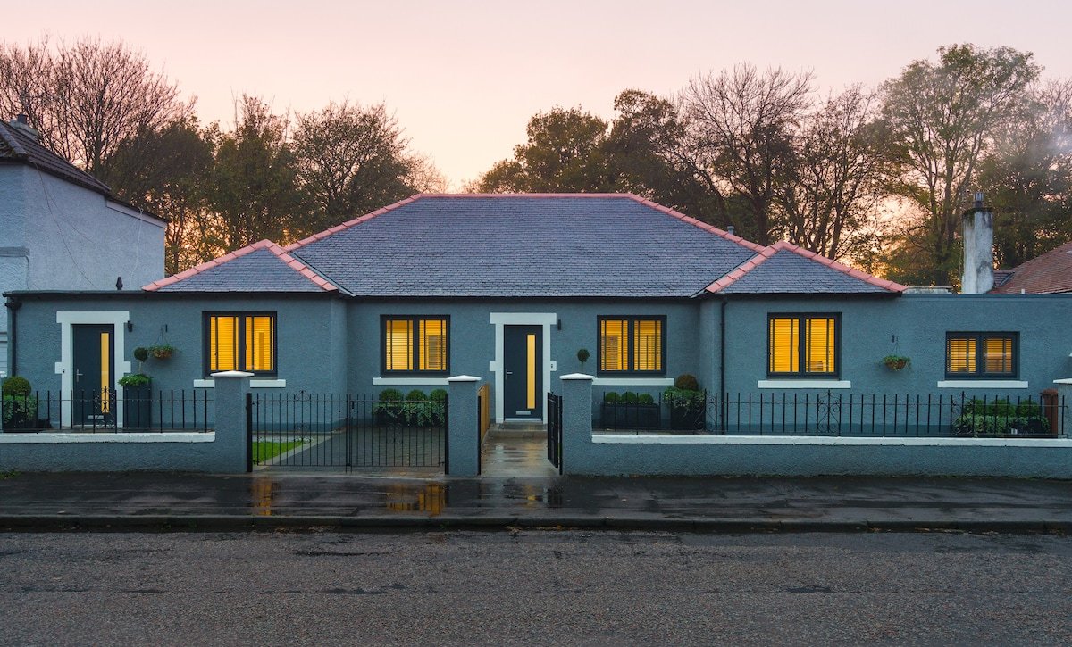 Duo of 2 luxury villas, 2 Hot tubs, sleeps 12 gallery image 2