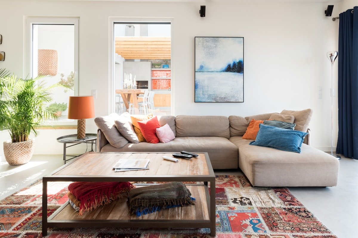 Spacious, Updated Home with Breathtaking Ericeira Sea Views gallery image 2