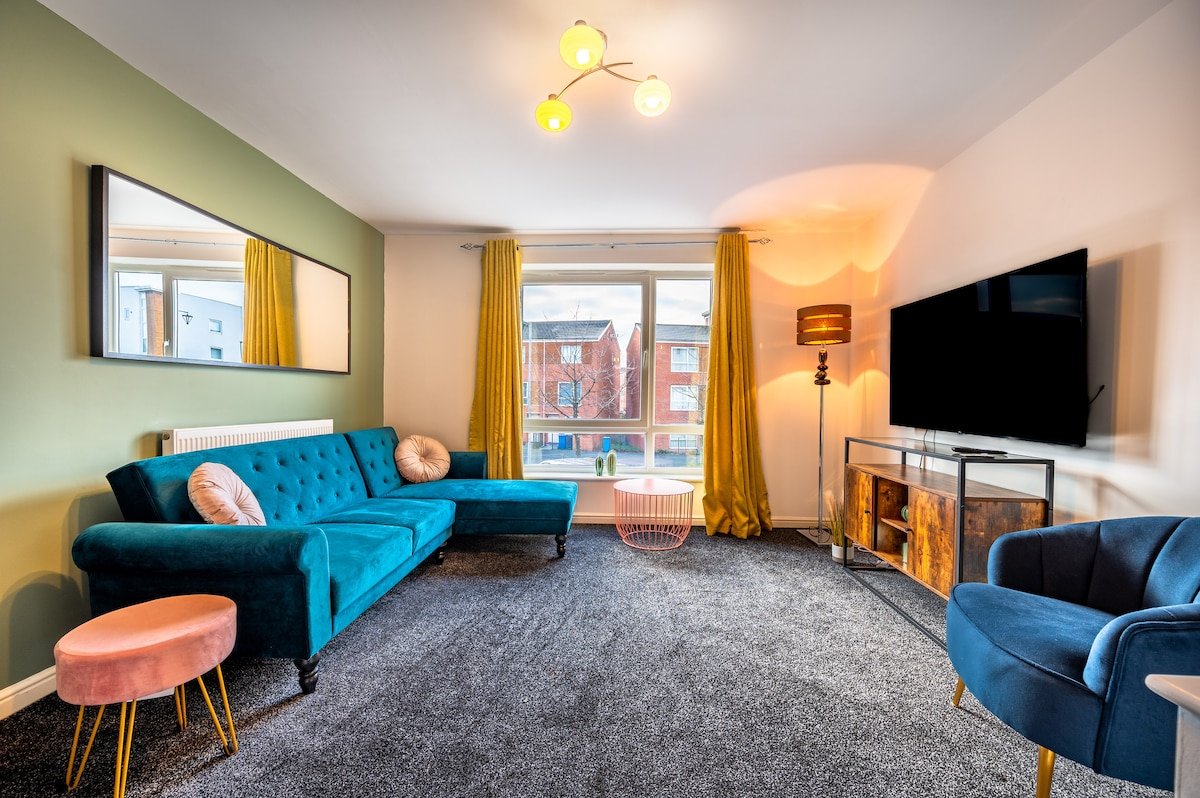 4BR House With Parking and WIFI gallery image 2