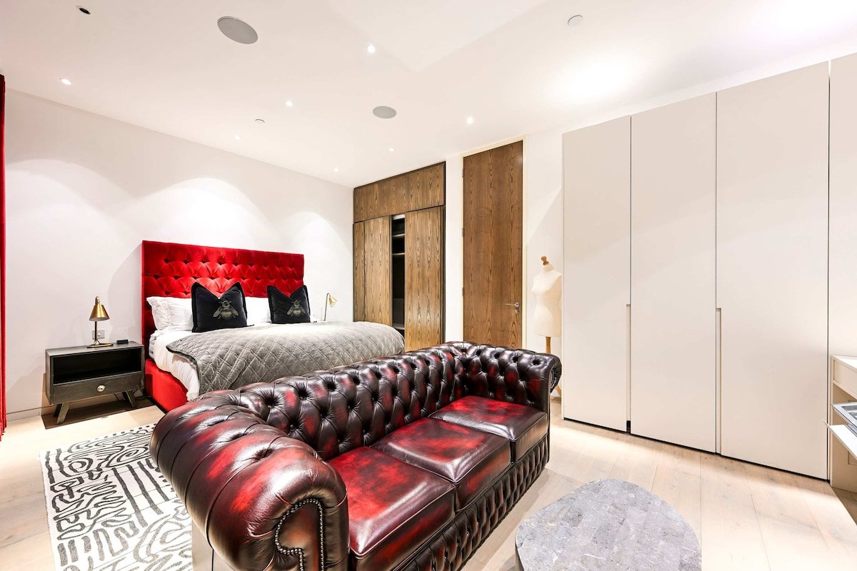 Luxe 3BR/4BA Home w/ Air Con Games 5min Selfridges gallery image 4