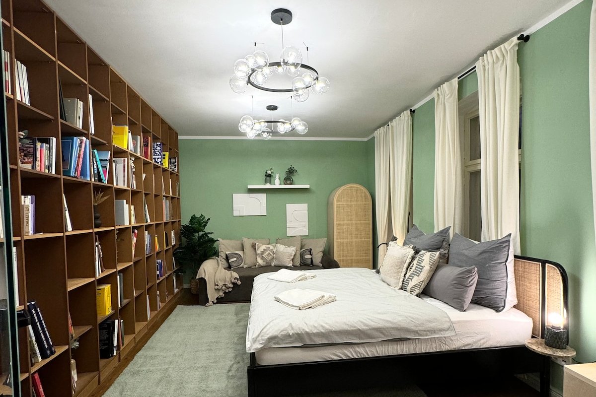 Central I 140m² • 4-Room • 1.5 Bath • Hackescher gallery image 5