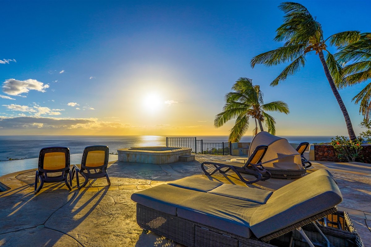 Hale Laule`a ~ 4 BR ~ Infinity Pool with Stunning