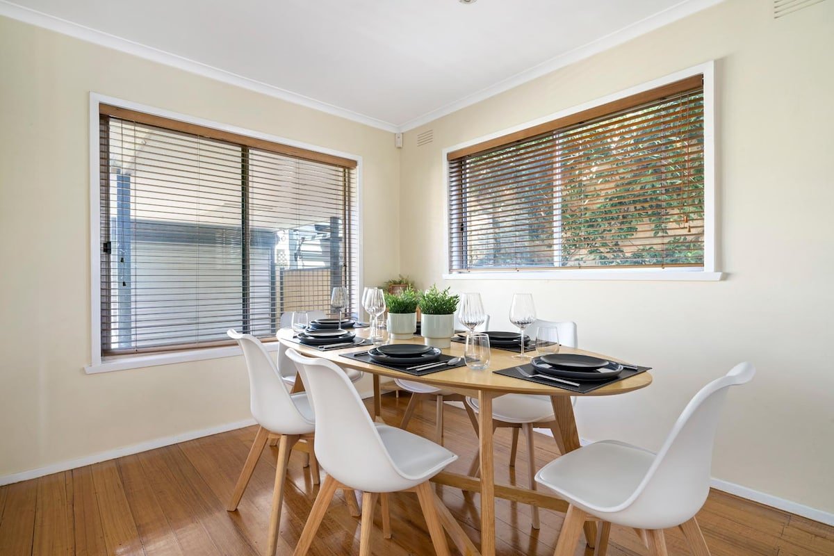 City & Sea Getaway: Spacious 3BR House w/ Parking gallery image 3