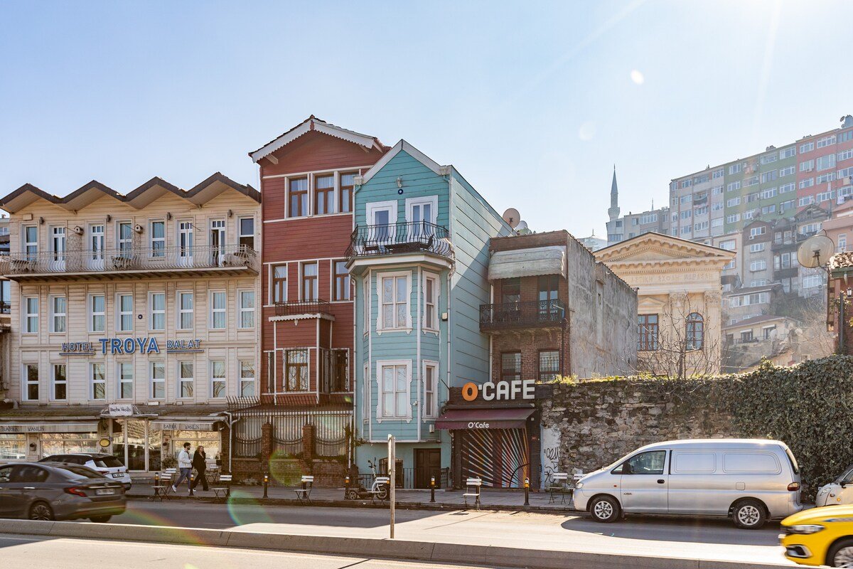 The Turquoise Mansion: 6BR, 4BA, Spectacular Views gallery image 5