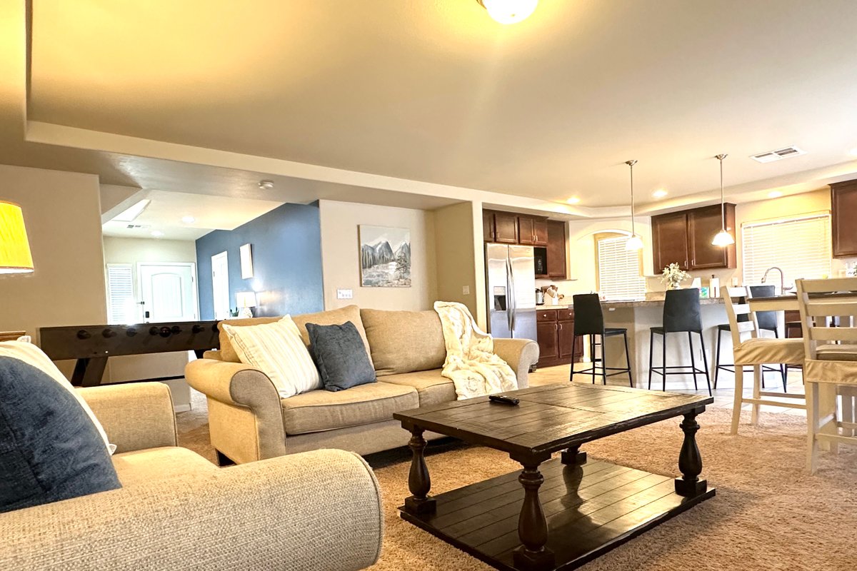 Comfortable house 5BD 3.5BA 3STORY 10BEDS 16 SLEEP