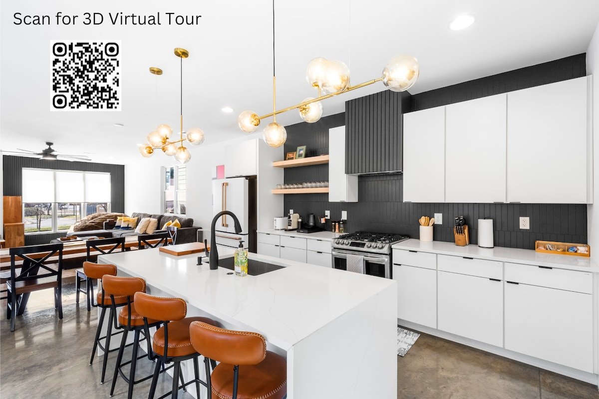 Modern New Home, Big Roofdeck, Minutes to Downtown gallery image 2