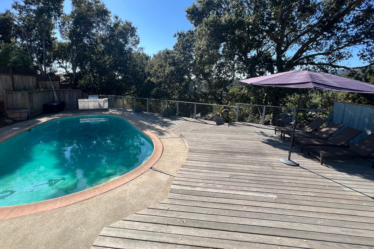 Oakland Hills home with Pool!