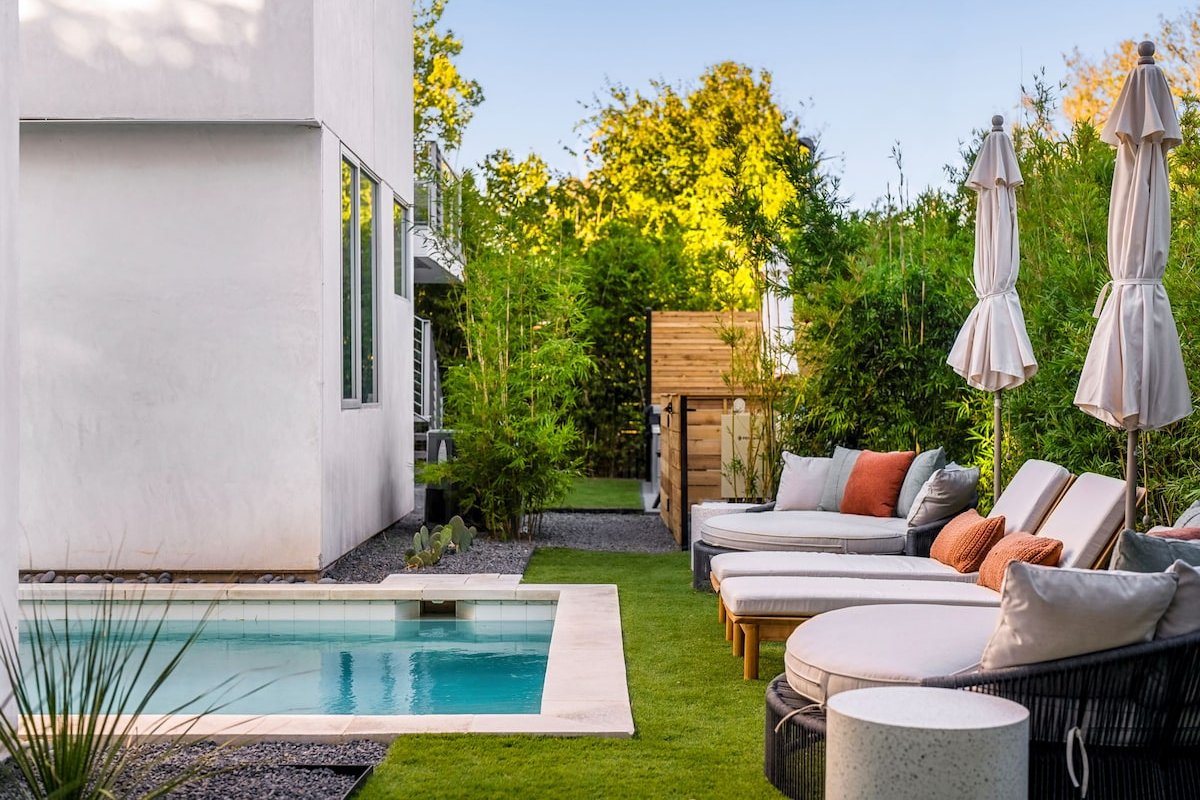 Sleeps 15, Heated Pool, Hot Tub, Golf, Game Room gallery image 3