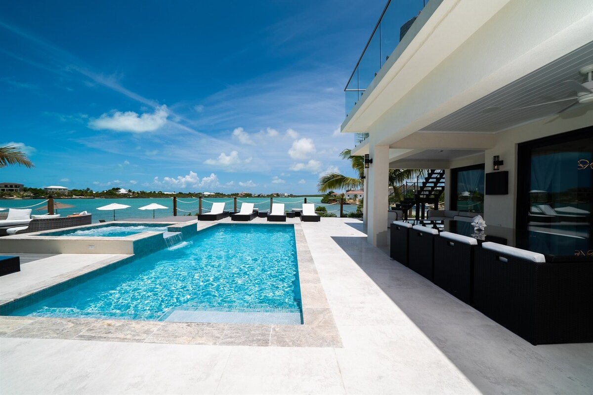 Horizon Beachfront Villa in Chalk Sound gallery image 5