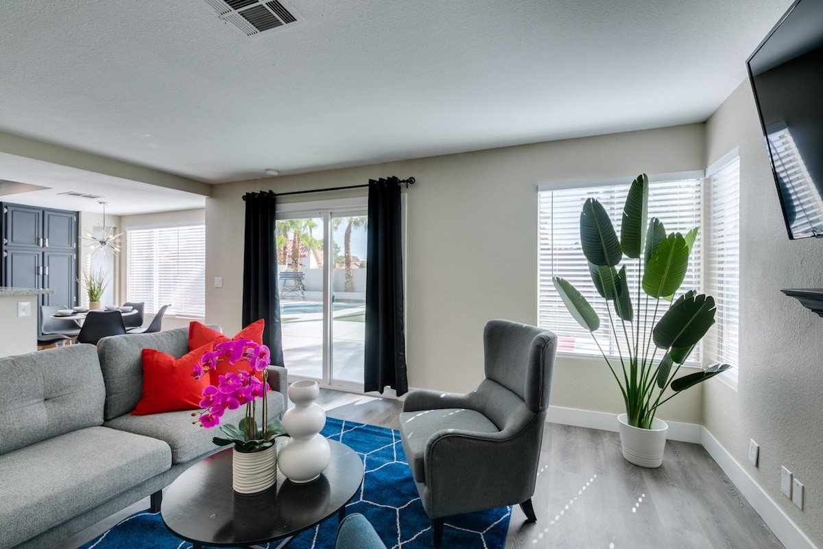 Remodeled 5BR Las Vegas Home with Pool & BBQ gallery image 5