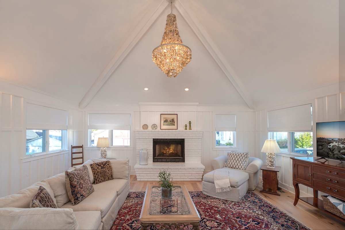 3817 Caledonia Bay Lookout – Walk to Bay and Park gallery image 3