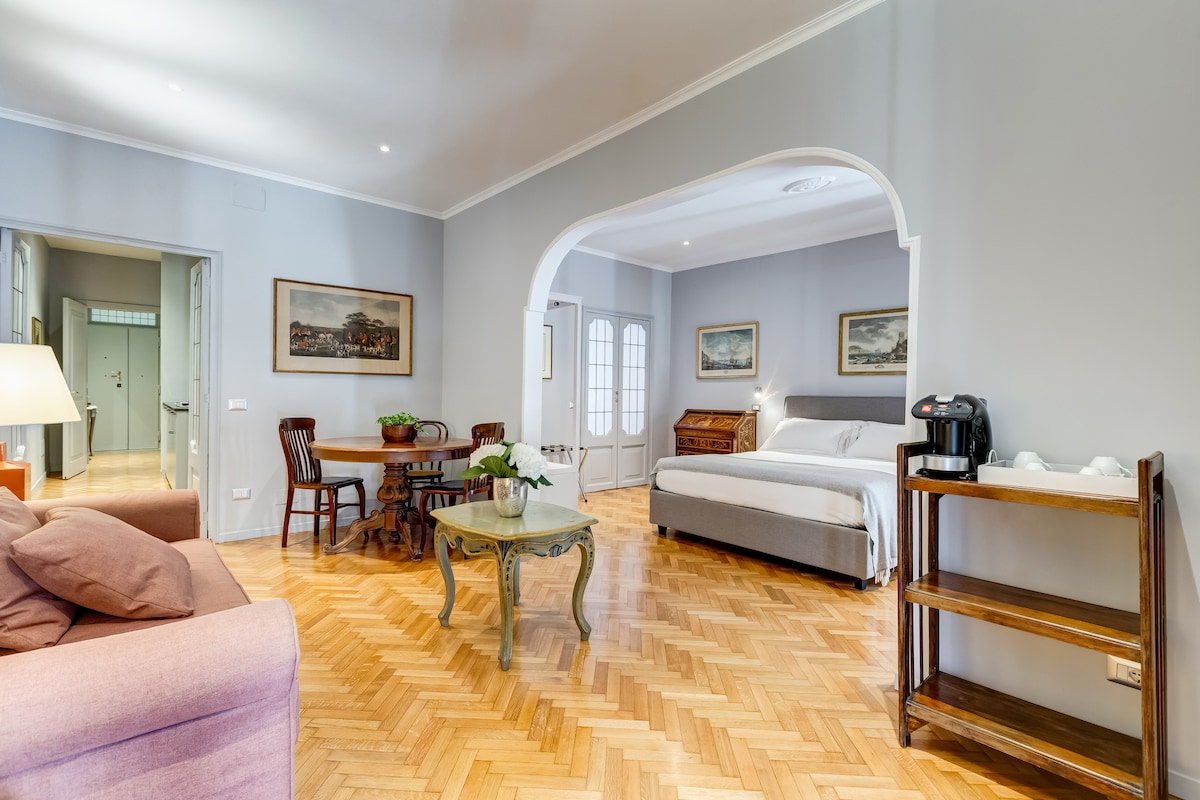 Very bright high floor apartment, with elevator gallery image 2