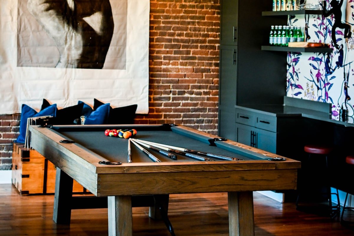 Luxury Loft w/ City View – 1 block from Broadway gallery image 3