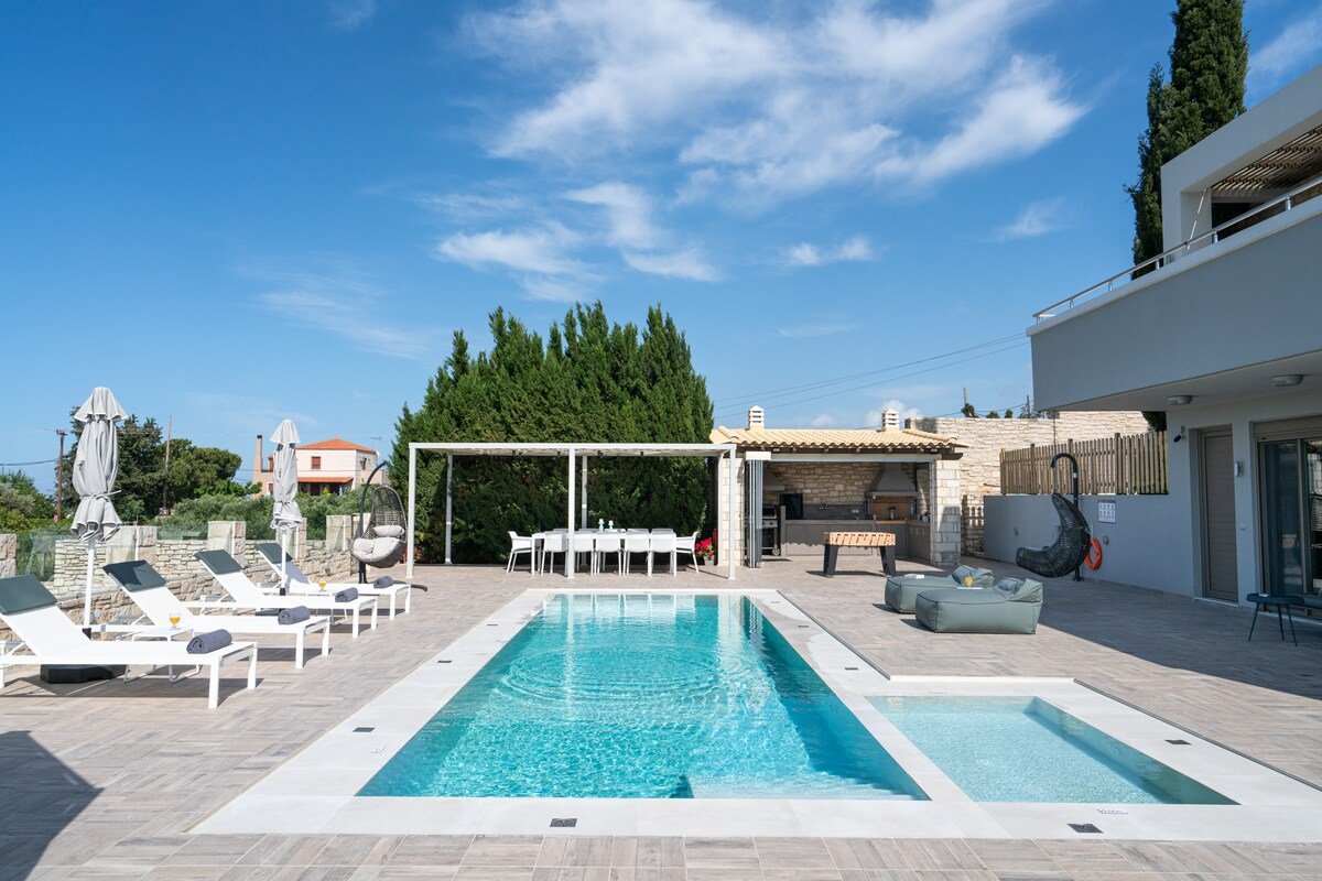 FREE Breakfast/heated Pool/Playground/5km from Sea gallery image 3
