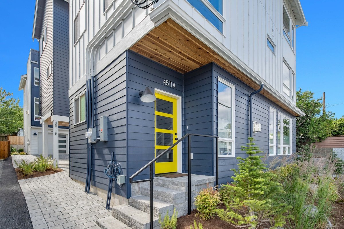 New Seattle Home | Walk to Restaurants | Rooftop gallery image 3