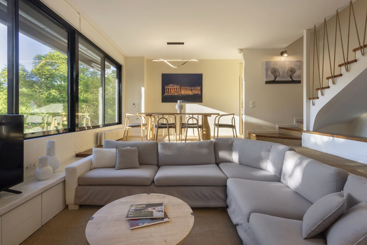 Spacious 3bdr Townhouse with Monumental View gallery image 4