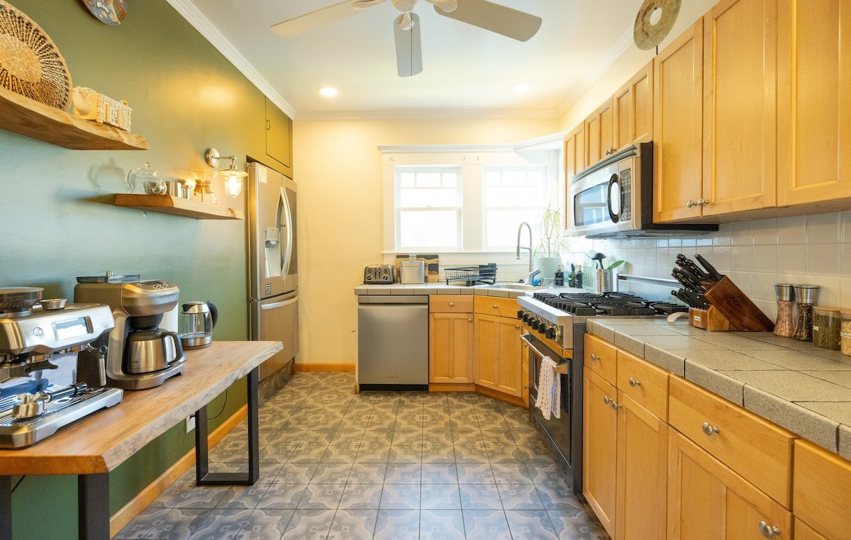 Berkeley’s BEST Family Home & Neighborhood Walk to gallery image 4