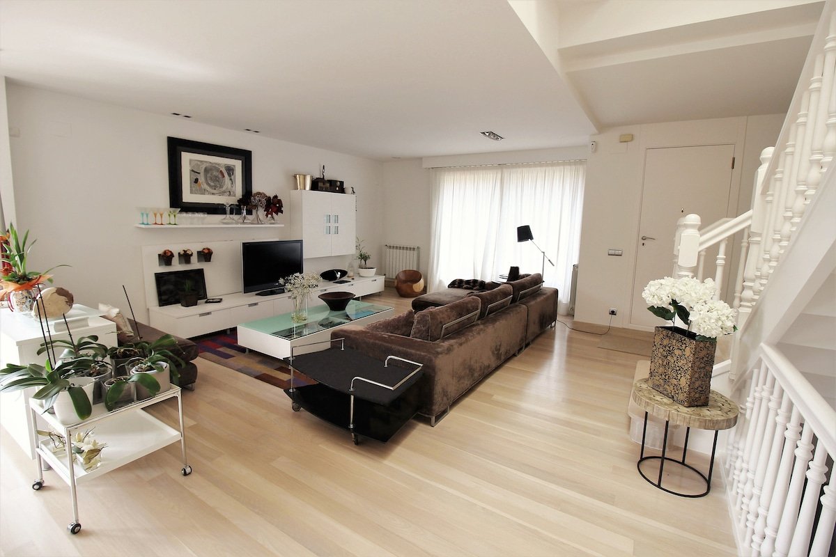 Bonita Villa Adosada con Piscina Privada gallery image 3