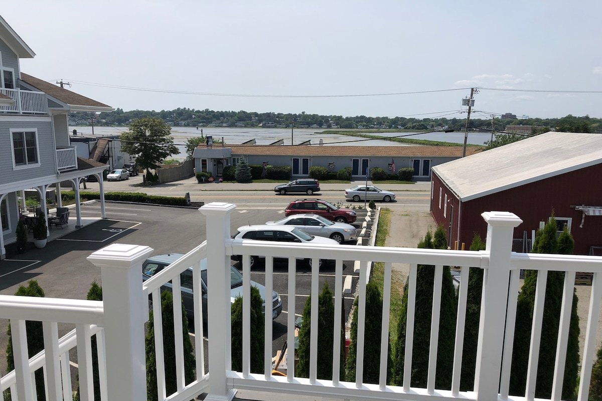 Sea Breeze Inn guest house. Walk to Beach gallery image 2