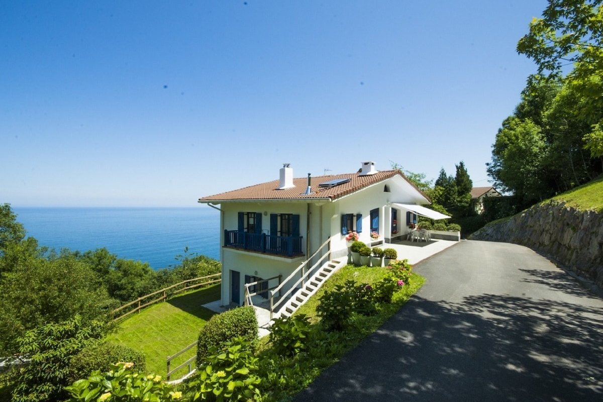 Beautiful Basque House With Magnificent Views. gallery image 5
