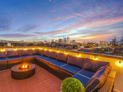 Spacious dual-home w/ rooftop decks