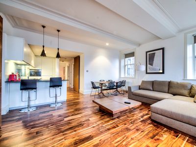 Sumptuous 2BR Apt Next To Edinburgh Castle!