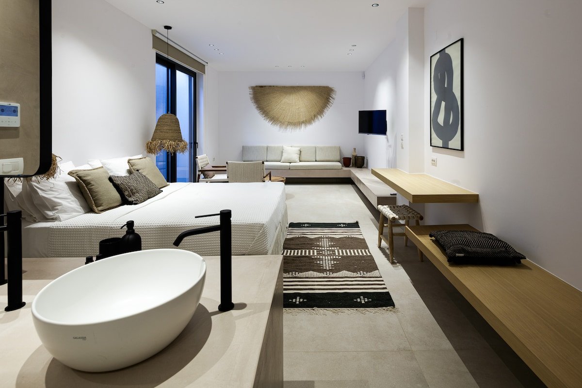 115m2 pool, daily cleaning, sauna, near beaches gallery image 5