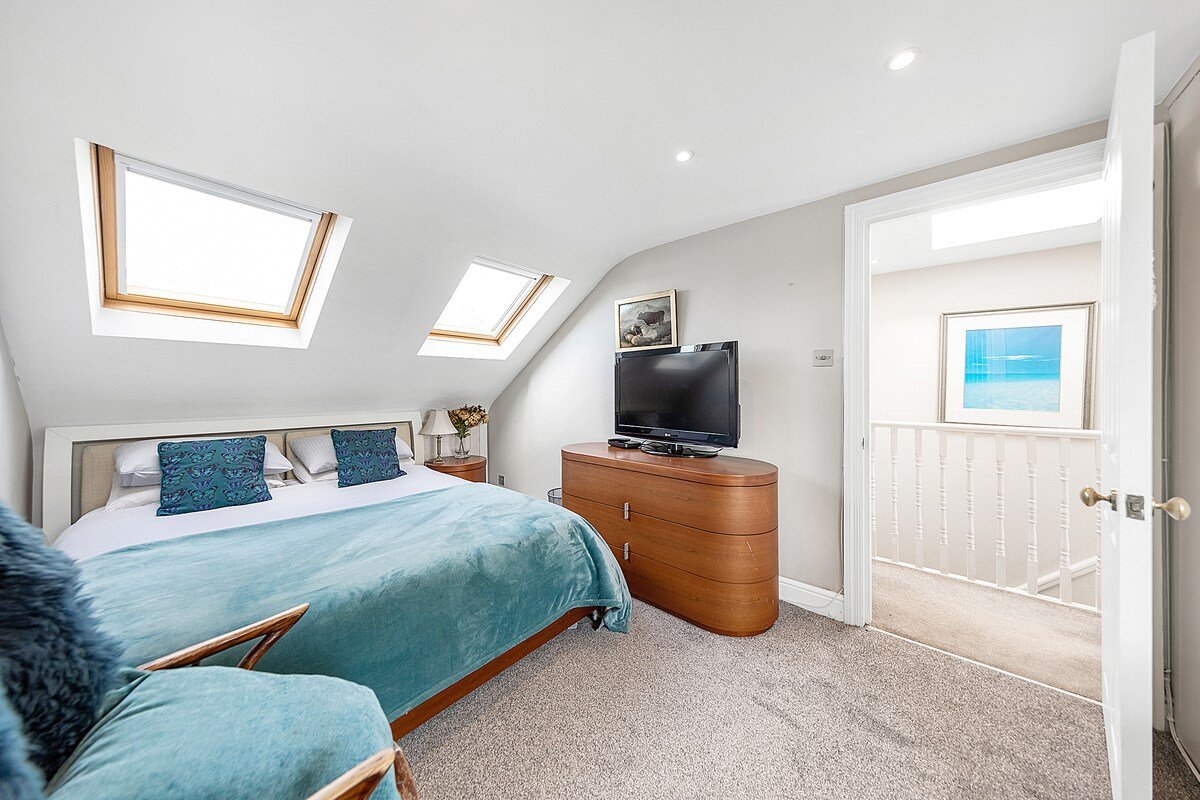 London Townhouse + AC. Putney Riverside. 5 Star gallery image 5