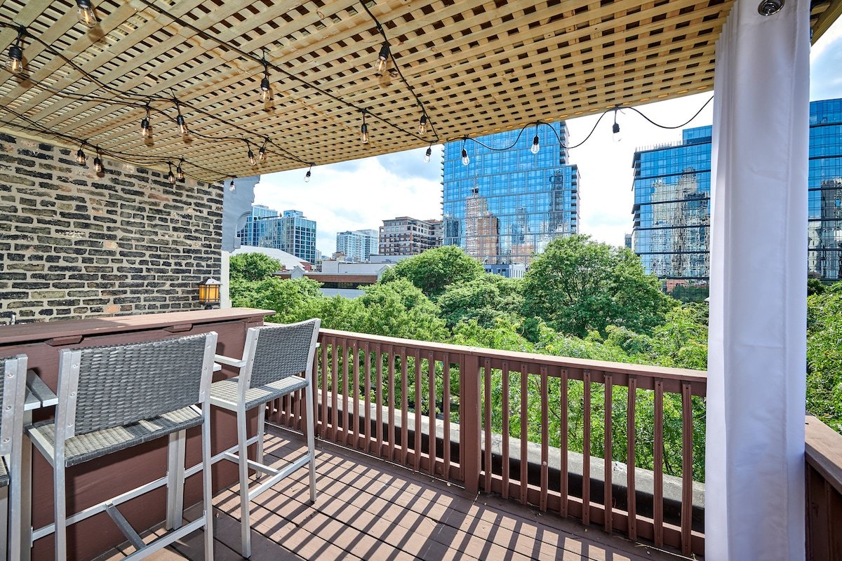 Private Downtown Retreat with Rooftop Oasis gallery image 5