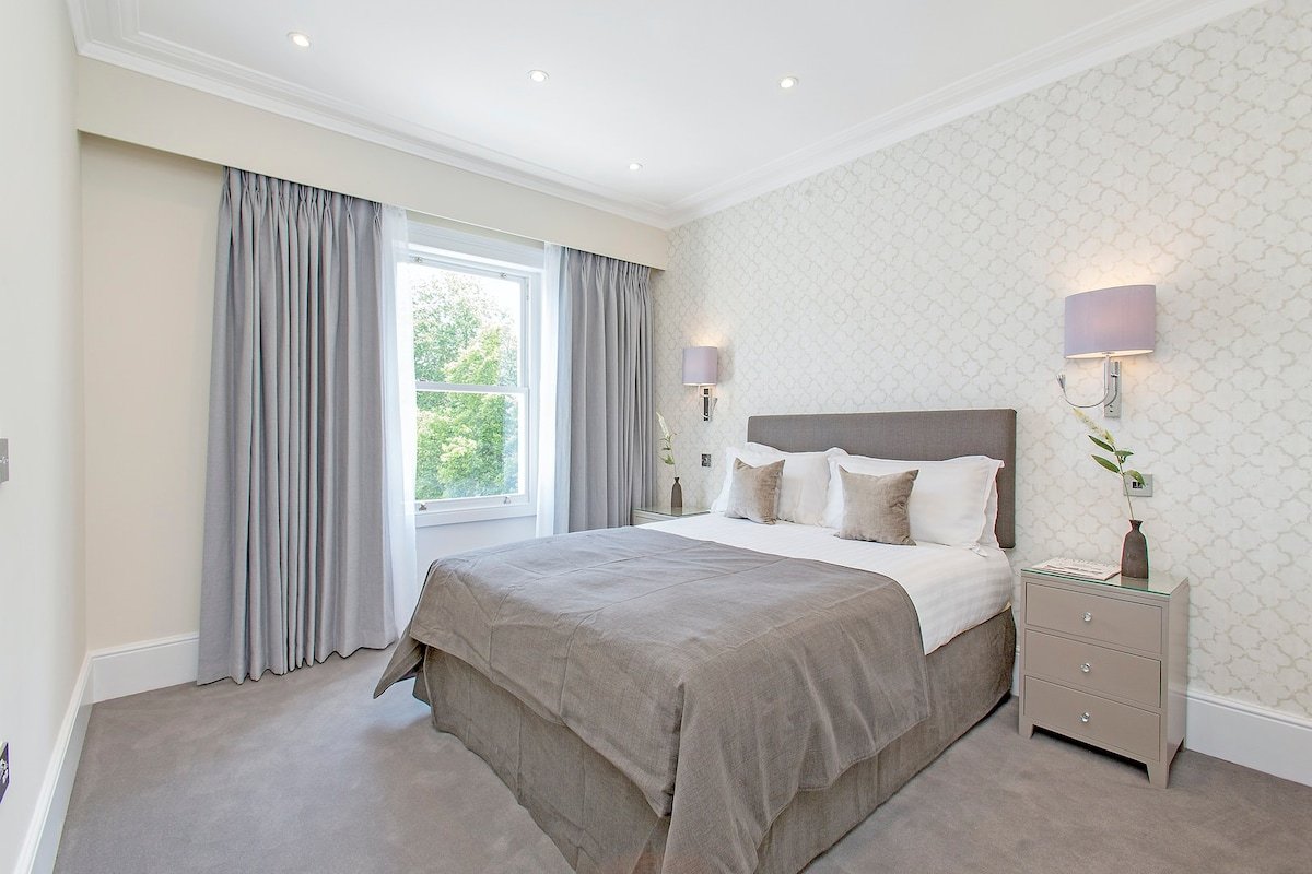 Knightsbridge Deluxe Two Bedroom Apartment gallery image 5