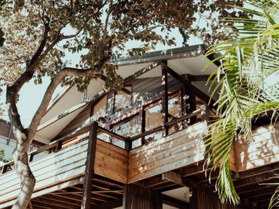 Old 55 Beach House & Studio – Wategos, Luxe, Views