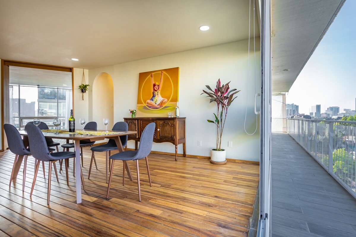 Sunny & Spacious Condesa Condo W/ City Views gallery image 2