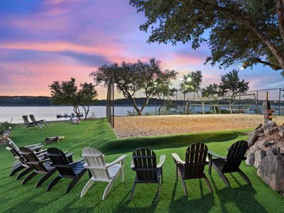 LakeTravis Waterfront Volleyball Game Rooms Boats