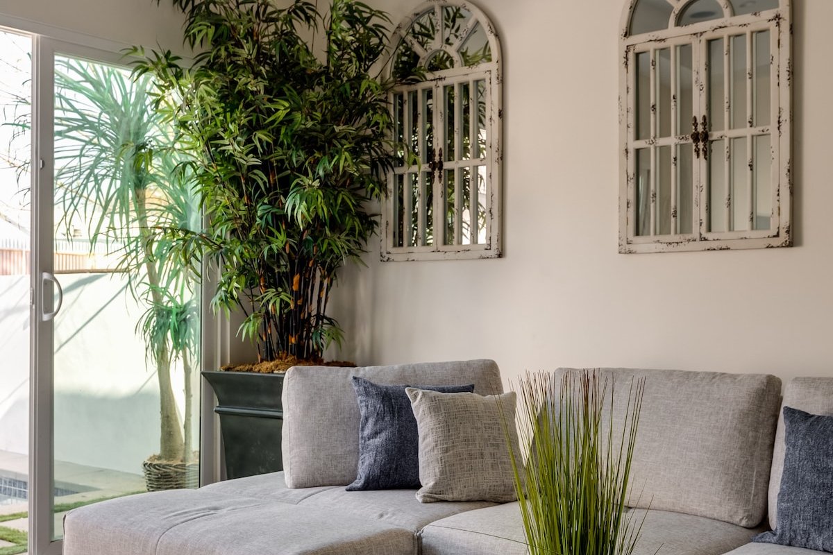 Luxury Villa Los Angeles 5 BD & Pool gallery image 4