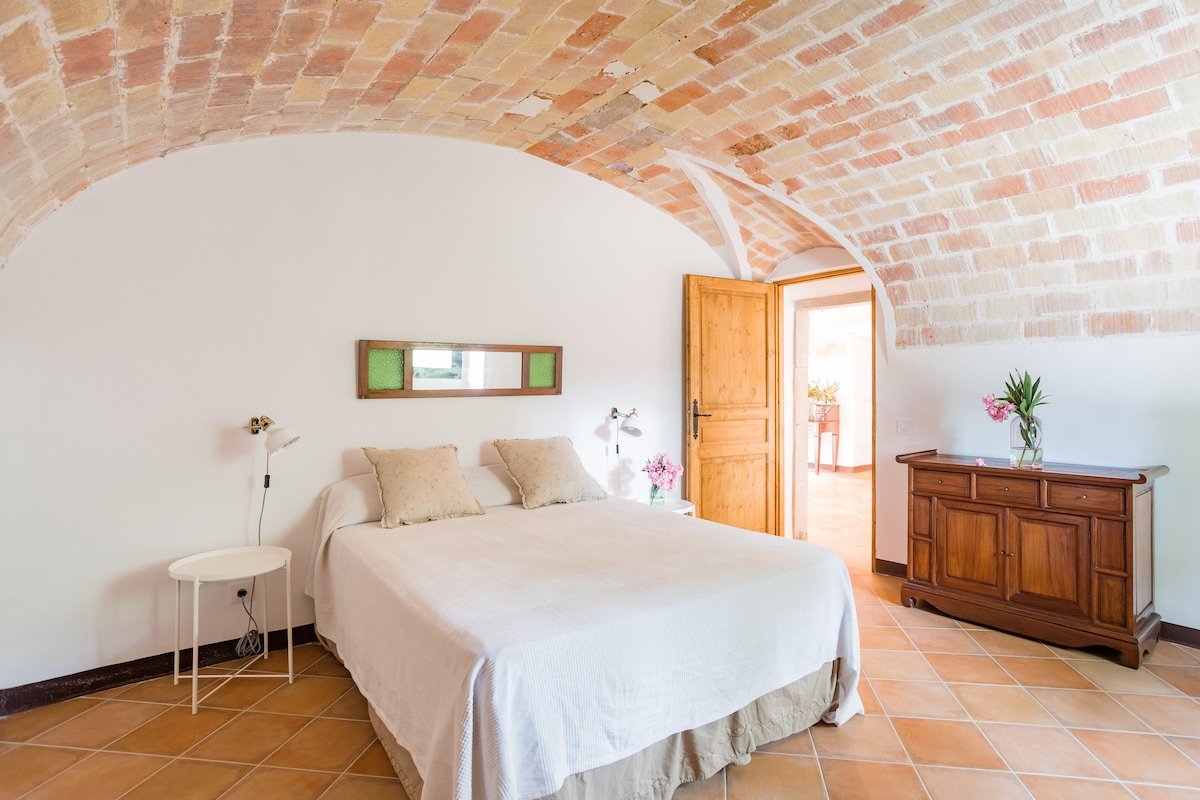 Casa rural renovada en finca agrícola familiar gallery image 4