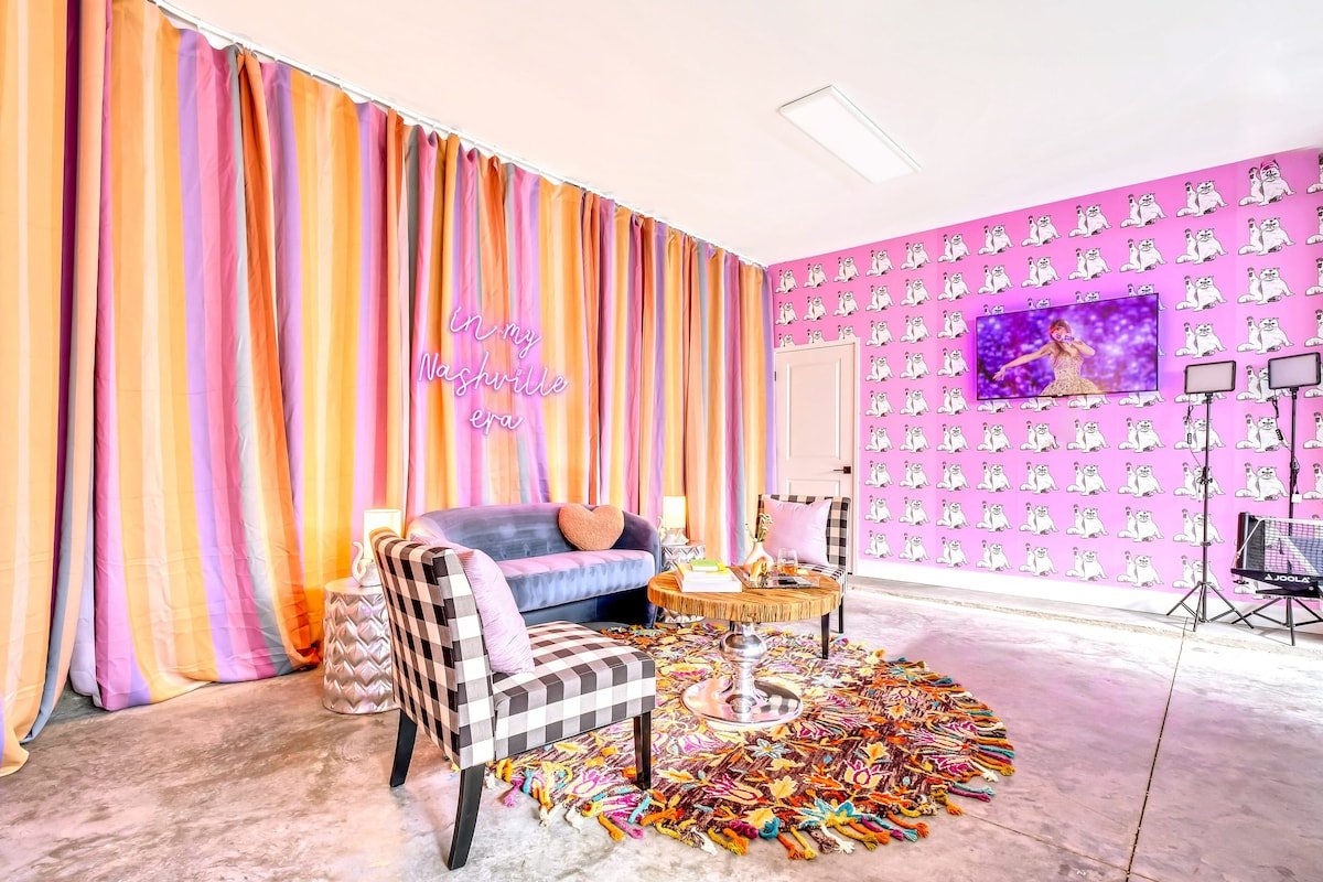 Inspired By Taylor Swift Skyline Rooftops Hot Tubs gallery image 4