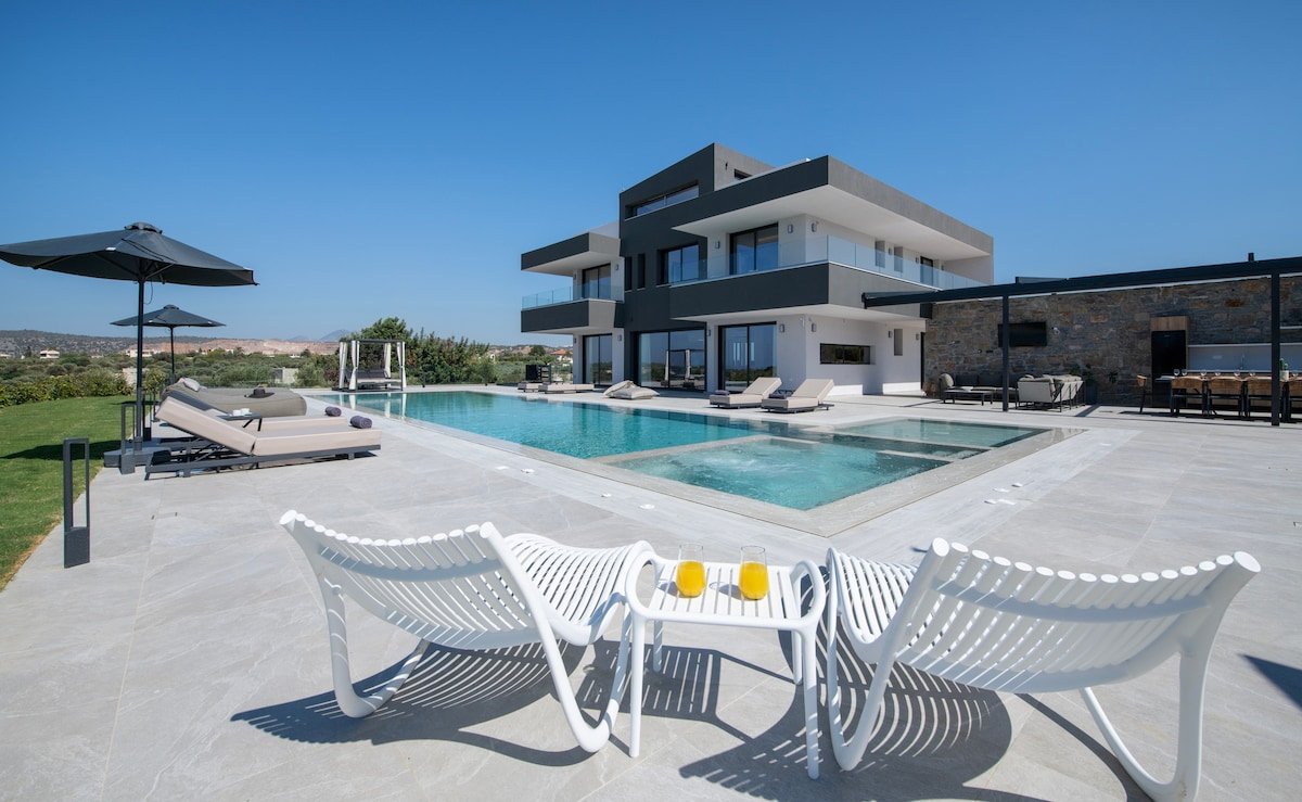 Omnia Luxury Villa, 100m2 Pool, Whirlpool & Gym gallery image 4